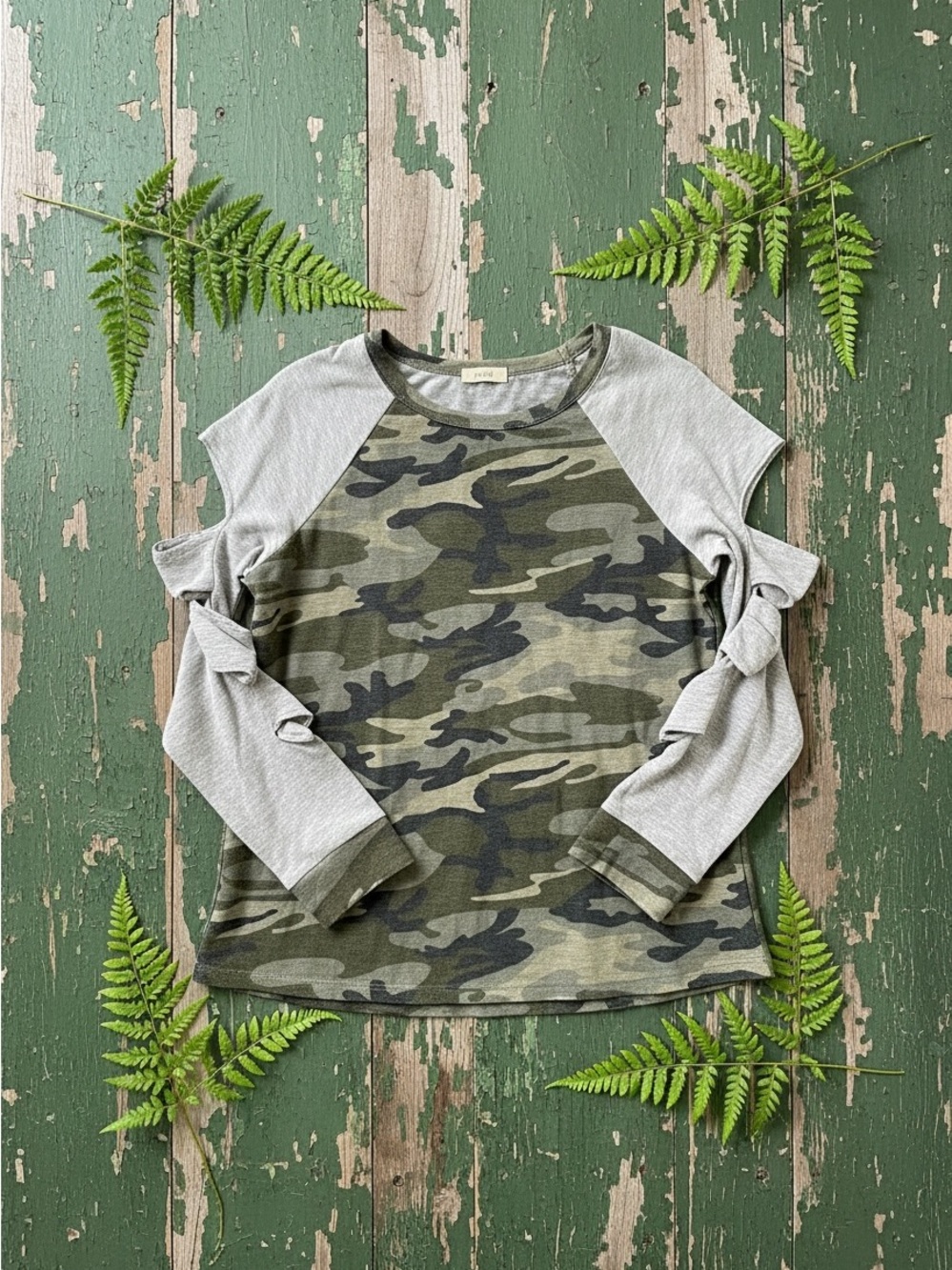Oddy super cute camo top